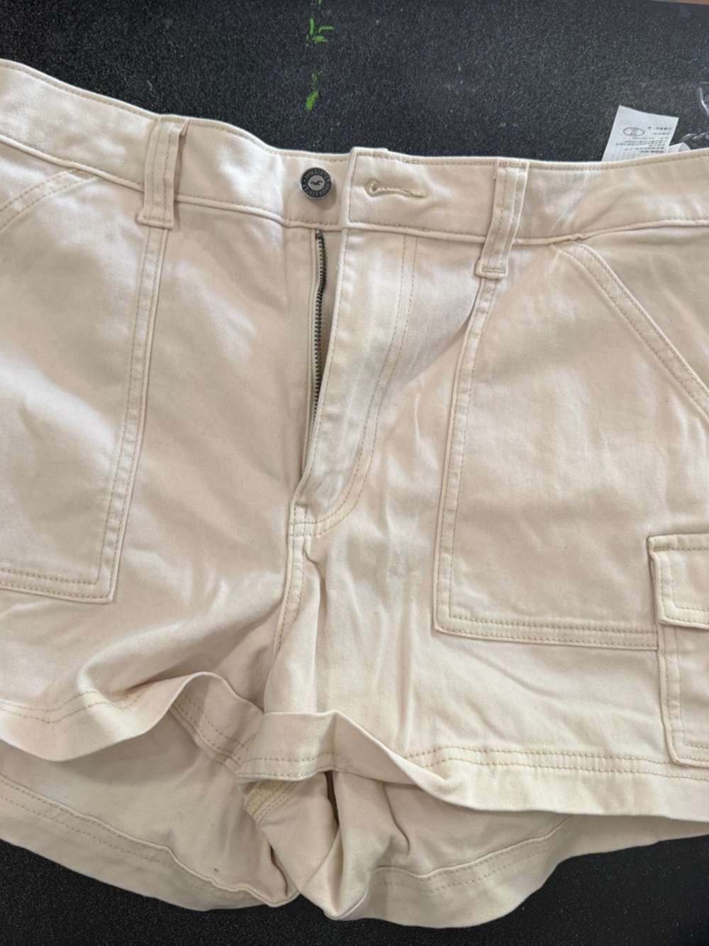 Hollister Cream High-Rise Mom Shorts
